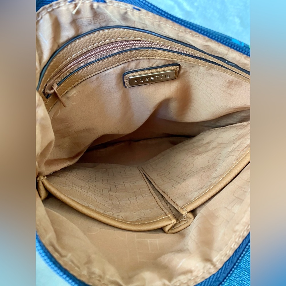 Beautiful Multi-pocket Crossbody - Picture 4 of 12